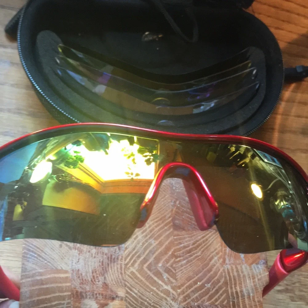 Hoter sun glasses with interchangeable lenses